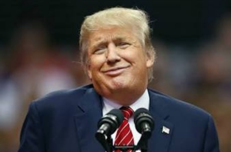 トランプ大統領 「シンゾーに円はそんなに安くしないでくれ。我々のトラクターが売れなくなるし、観光客も来にくくなると話した」