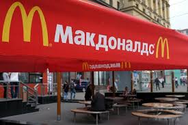ロシア版マクドナルド、新店名は「おいしい、以上」