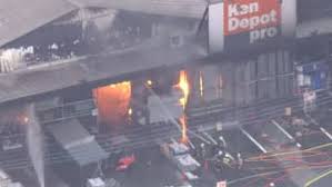 草加の建築資材店全焼　パート従業員を逮捕「イライラして火をつけた」