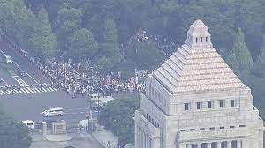 主催者「国葬反対デモ、国会前に1万5000人！」なお警察発表は500人