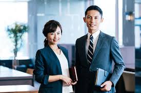 経済学者「公務員の給料を半分にするだけで消費税0にすることが出来るんですよ」