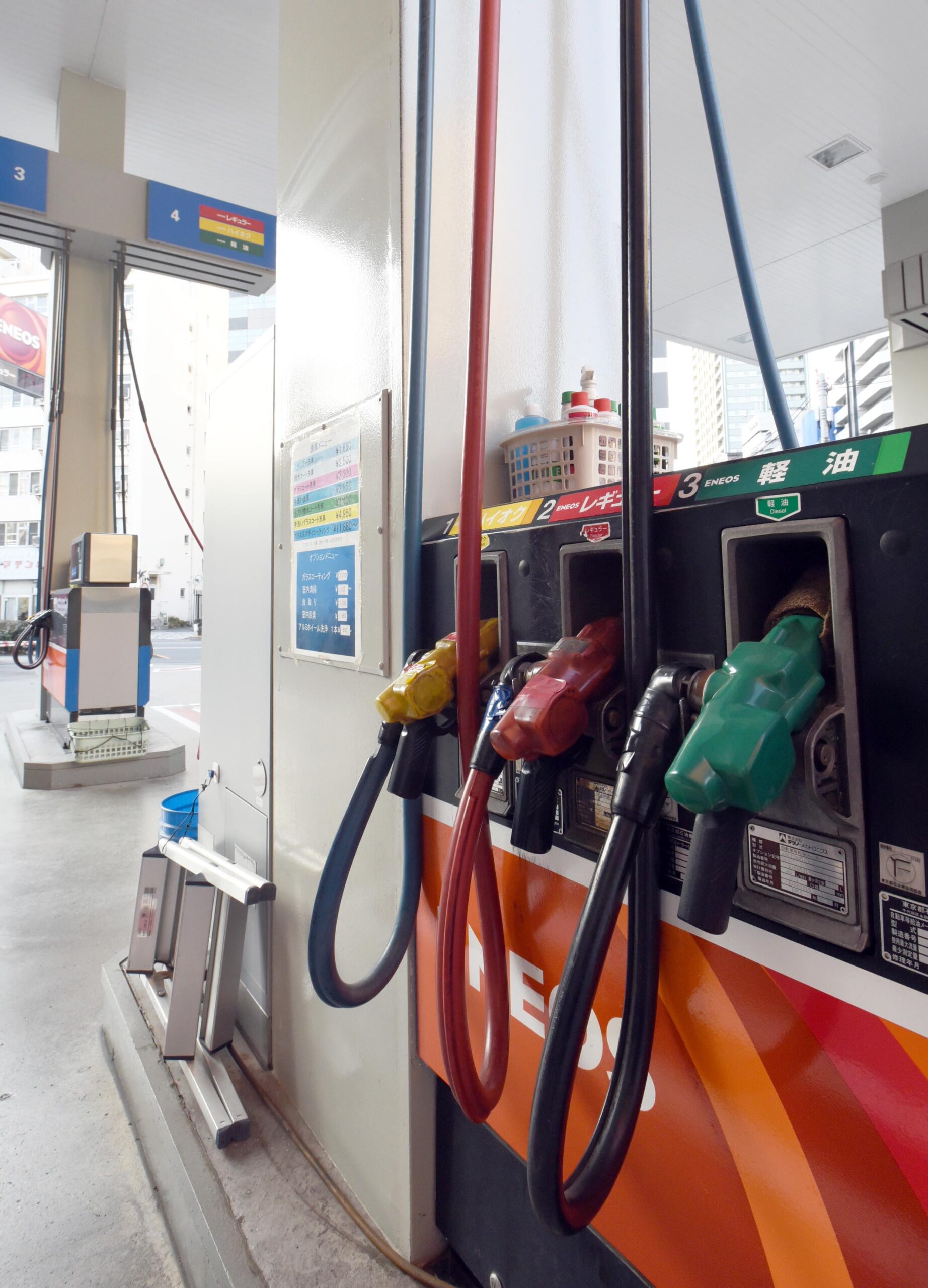 【政治】ガソリン暫定税率、早ければ来年4月に廃止？　3党協議で自民が言及