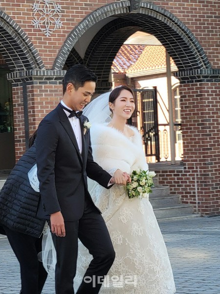 結婚式においてゲストの服装は花嫁より目立つのはNG  じゃあ葬式は？