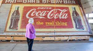 自販機破壊女性、謝罪し弁済申し出。コーラ「平時なら弁済求めるが今回は異なるため申し出断った」