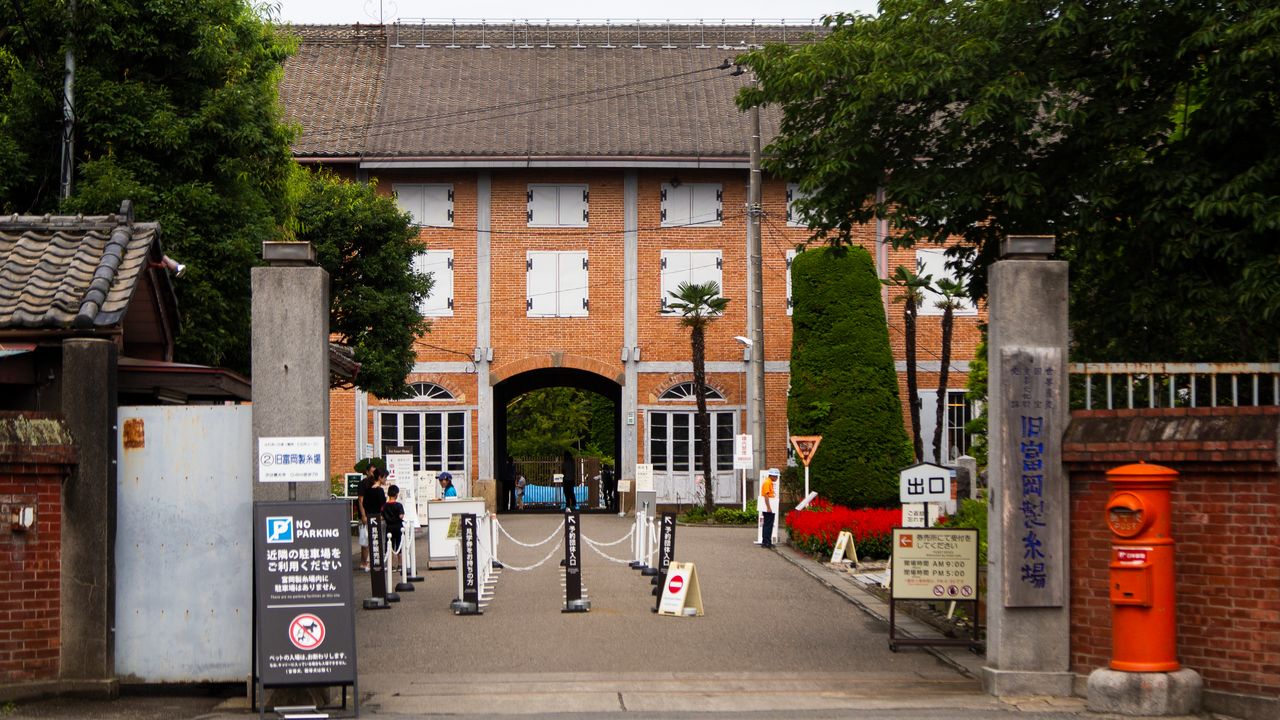 富岡製糸場、世界遺産なのに観光客が来なくて赤字