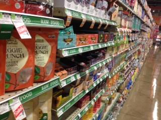 ドラッグストアで万引した容疑、64歳の男逮捕…おにぎりなど3点所持「別の店で盗んだ」