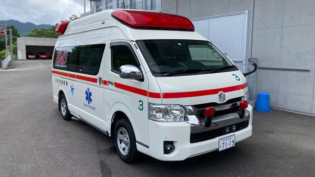 日本、無駄に救急車を呼ぶ奴が多すぎるため入院に至らない場合7700円徴収へww