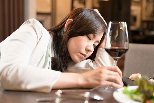 【お酒】みんな何かに依存している！？　日本で軽視される「アルコール依存」の「やばい現実」
