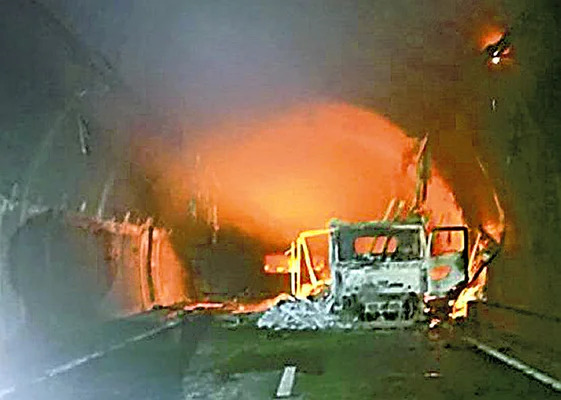 【兵庫県】山陽道復旧の見通し立たず…乗り捨てられた車が燃え広がり、トンネル内は４００度超の高温に