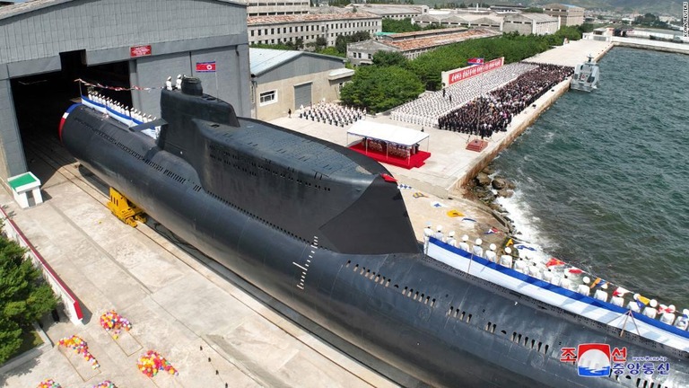 【激報】　北朝鮮、戦術核攻撃潜水艦、その名も「金君玉英雄」艦をついに実戦投入！