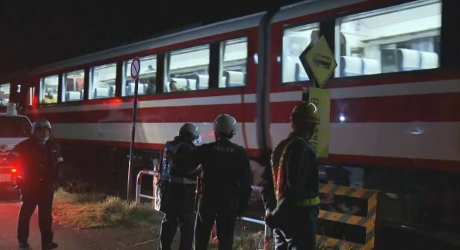 【長野】踏切で特急列車と衝突…バイクの運転手は現場から立ち去る　けがの有無不明