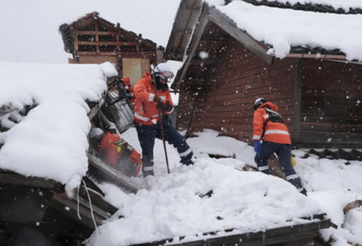 能登地震捜索を阻む雪、安否不明者は３２３人に増…３３４５人が孤立状態