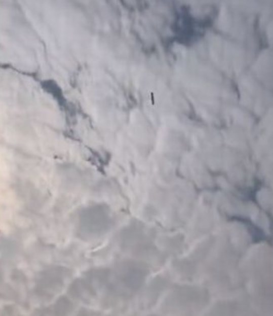 中国のロケットが打ち上げ後に落下、住民が撮影した動画が恐ろしい
