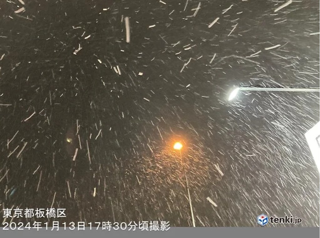 【初雪】東京都心で初雪　平年より10日遅い観測　路面の凍結に注意