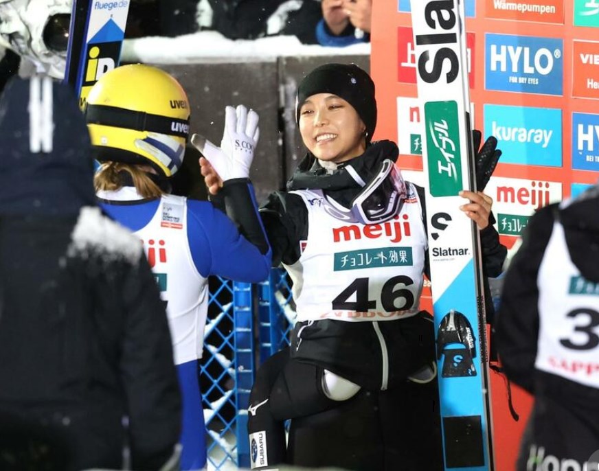 【ジャンプ】高梨沙羅Ｗ杯今季最高４位　機材遅れスロベニア選手にスキー板貸し「各国助け合い」