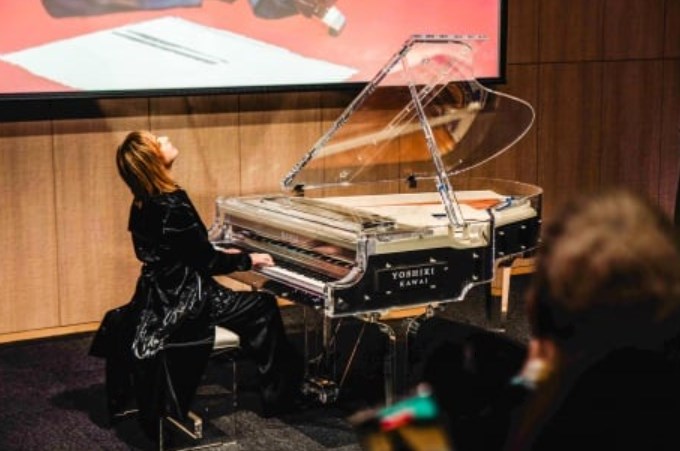 YOSHIKIのクリスタルピアノが4000万円で落札されて収益が能登半島地震の被災地へ全額寄付される