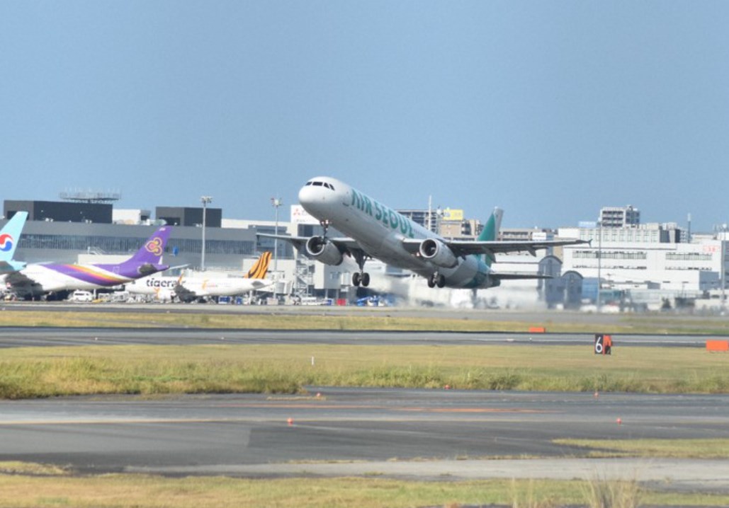 【トラブル】韓国LCC機、福岡空港で立ち往生　誘導路外れる　国交省対策へ