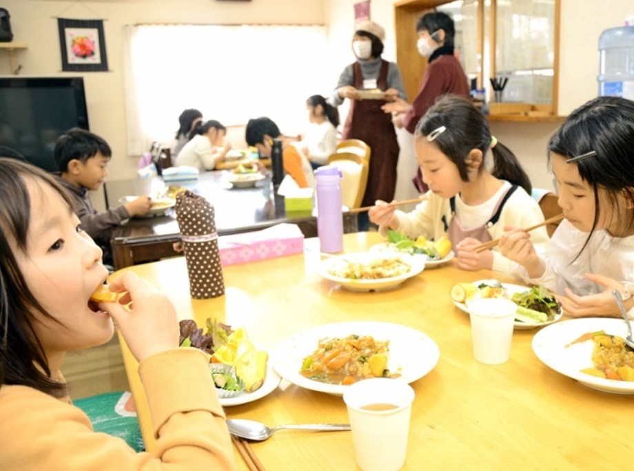 【貧困】子ども食堂、過去最多９１３１カ所　全国の公立中学校の数レベル