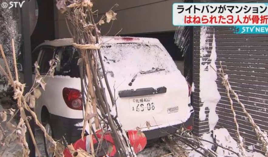 【事故】ギアをドライブに入れたまま降車　ブレーキとアクセル踏み間違えマンション突っ込む　6人重軽傷