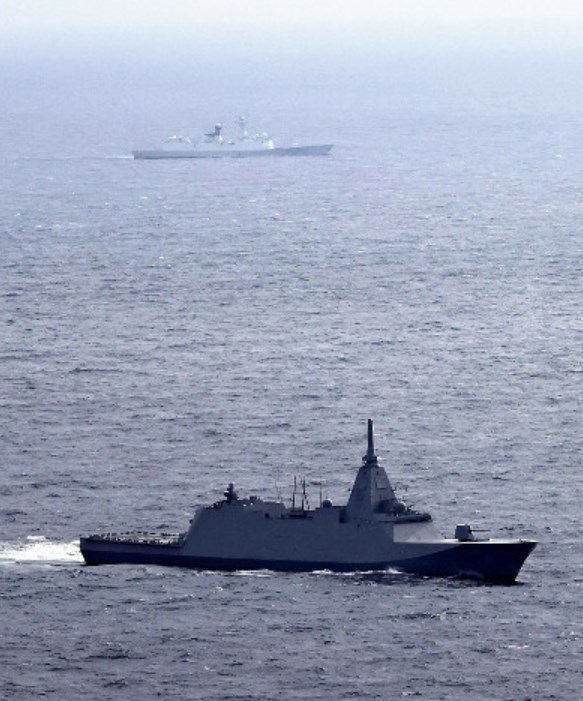 【緊急】東シナ海で中国海軍艦と自衛隊がにらみ合い