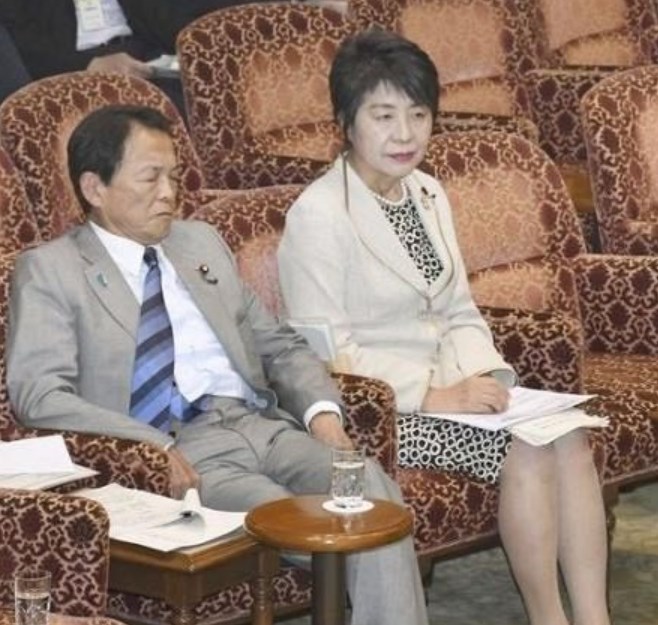 麻生氏、上川外相の容姿に言及　「美しい方とは言わない」