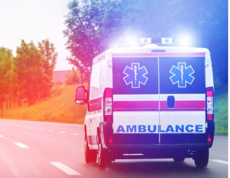 【インド】死亡宣告された80歳男性、救急車に乗せられて走行中道路のくぼみによる衝撃で息を吹き返す