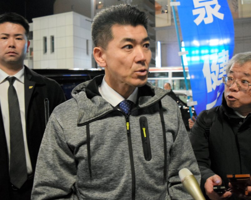 【朝日新聞】立憲・泉氏「汚れた手で憲法を触るな」　与野党が首相演説を批判