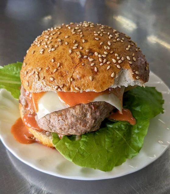 【山形】食用コオロギを使ったハンバーガー、28日に限定販売　上山明新館高生と山形の店が共同開発