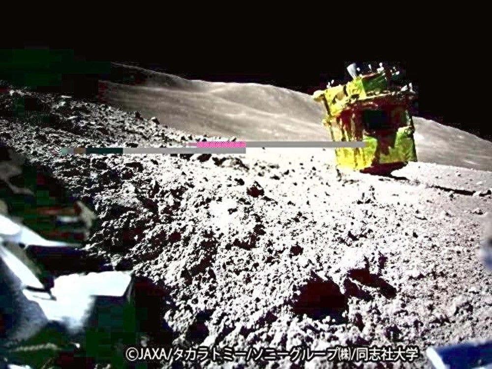 日本の月着陸船　逆立ちで着陸　タカラトミーのロボットで撮影に成功（画像あり）