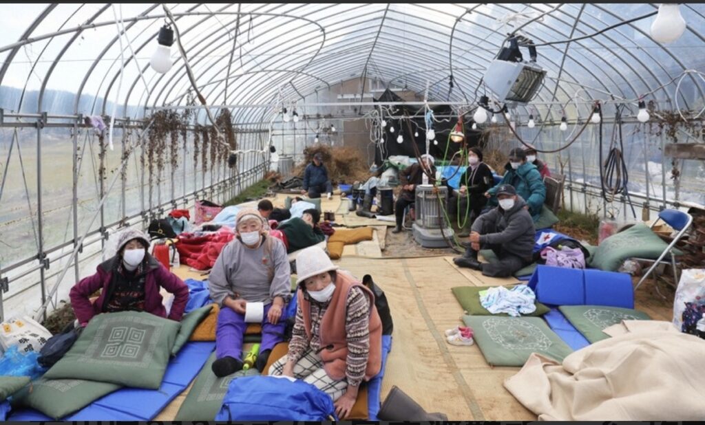 【画像】石川県輪島市の緊急避難所、ガチでヤバい。地震大国なのに今まで何やってたんだ？ 。。。