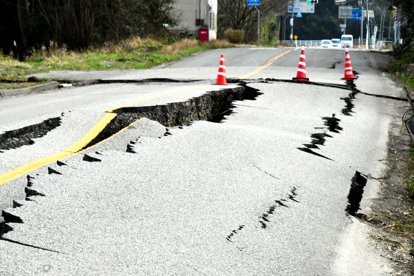 地震による道路寸断、原発事故避難時の「検討課題」 伊藤環境相