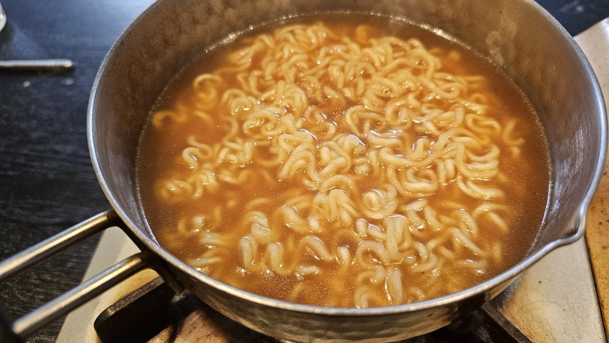 【悲報】日本人「また辛いラーメン売れ残ってる！ｗ」料理家「それ、簡単に醤油ラーメンにできます」