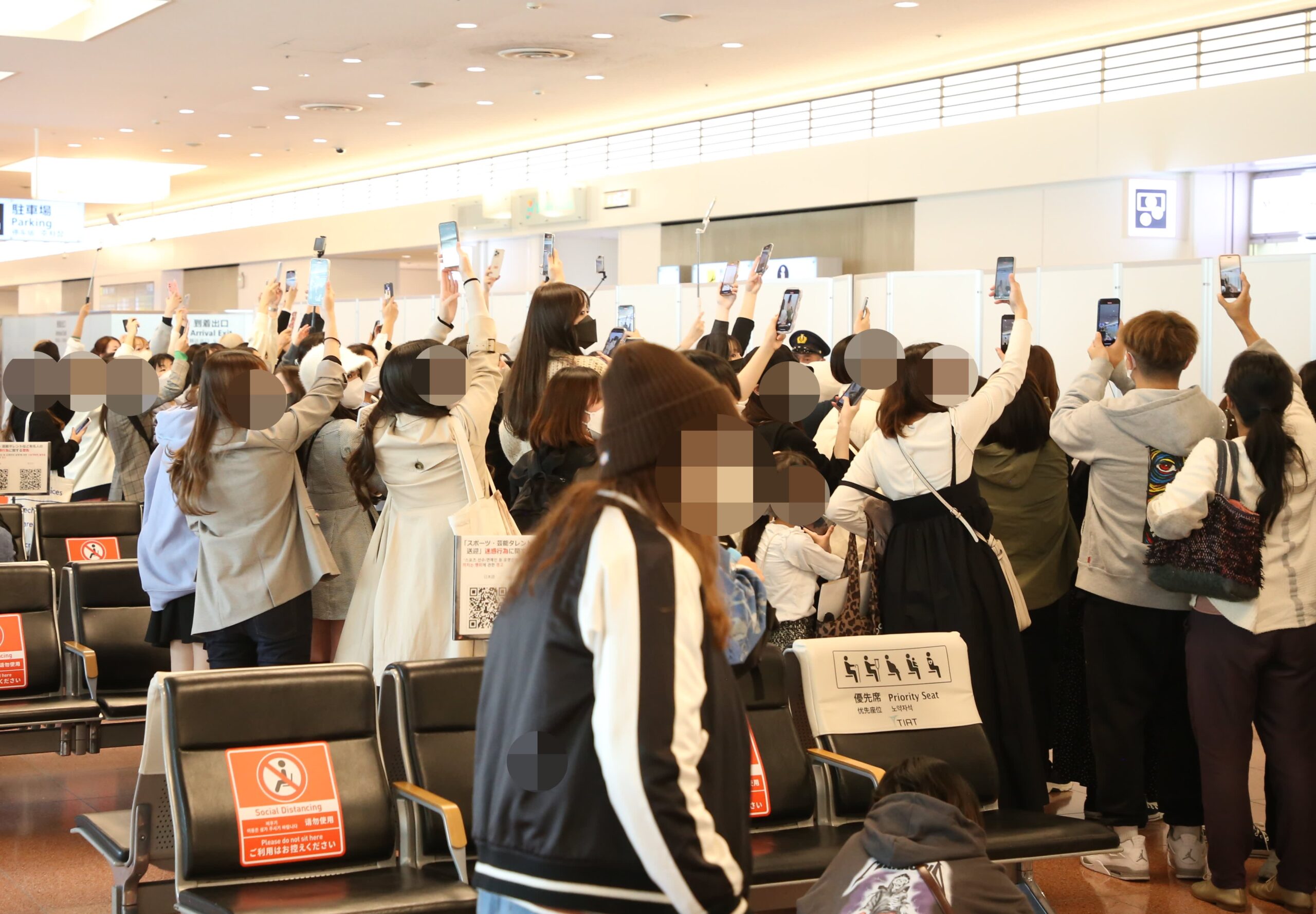 【TOBE】「立ち入り禁止」も無視して…羽田空港で繰り広げられたTOBE〝やらかし〟ファンの暴走ぶり