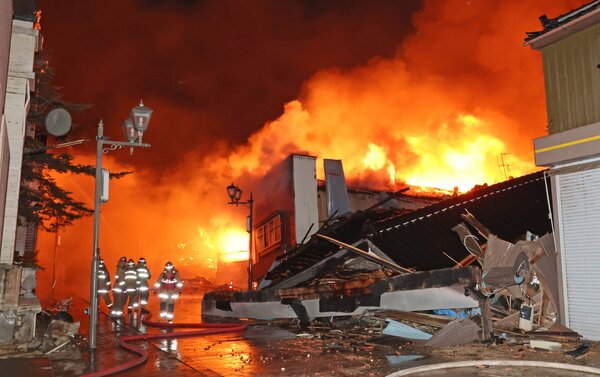 【能登地震】輪島中心部の火災　焼け野原、爆弾が落ちたような無残な光景　ビル倒壊「頑張って」声かけ救助待つ人