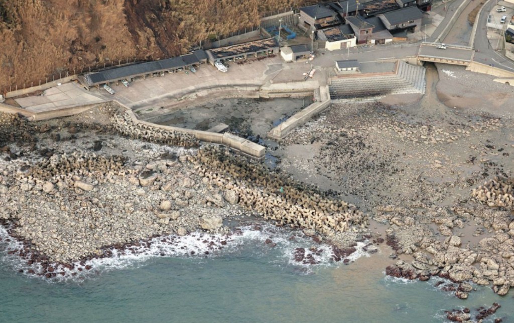 【能登地震】海底が隆起？　防波堤の外まで陸になり、海ははるか先に…