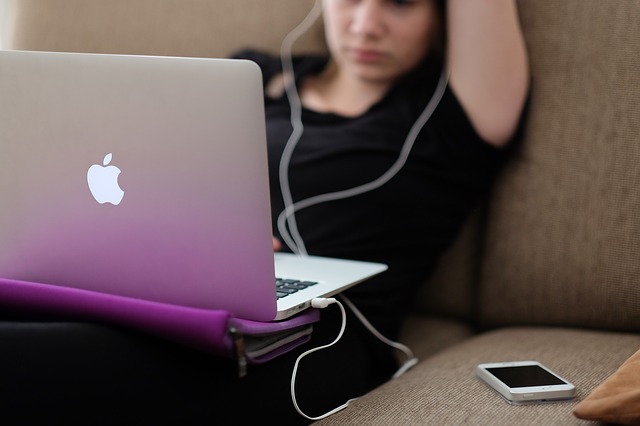大学生の8割がMacBookを使用、まさかの理由「iPhoneとAirDropできるから」