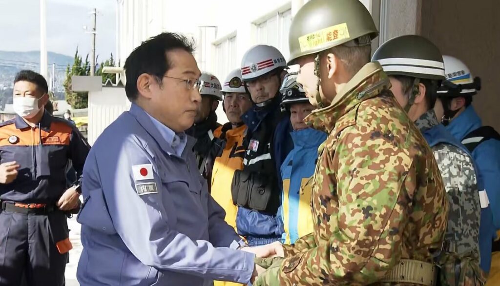 【速報】岸田首相が能登半島地震の被災地入り　自衛隊員らを激励　避難所を視察へ