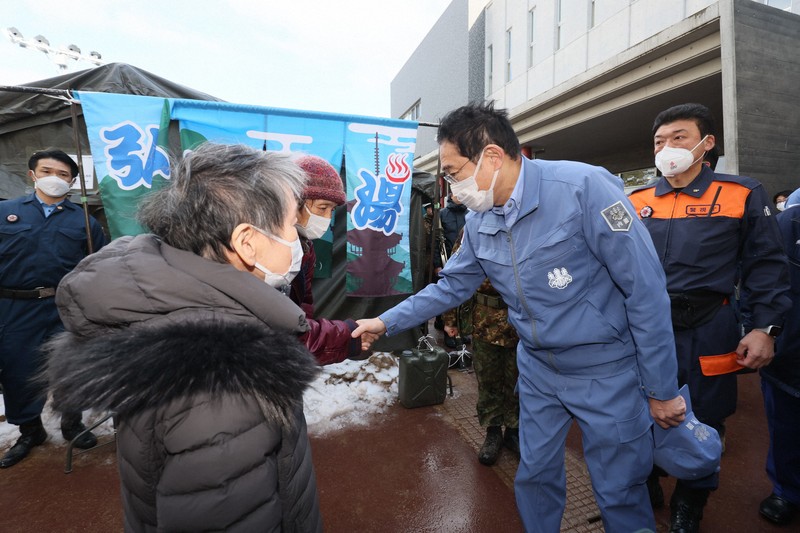 【被災地視察】「遅すぎ」批判も…岸田文雄首相「被災地入り」トレンド「いまさら邪魔」「聞く力問われる」の声