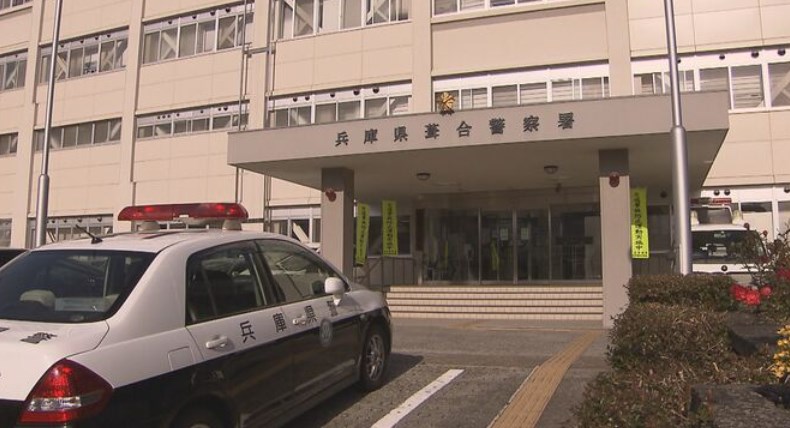 【神戸・中央区】高校生ら5人が乗った軽乗用車が街灯に衝突…10代男性が車外に投げ出され死亡　4人重軽傷　スピード超過で運転誤った可能性