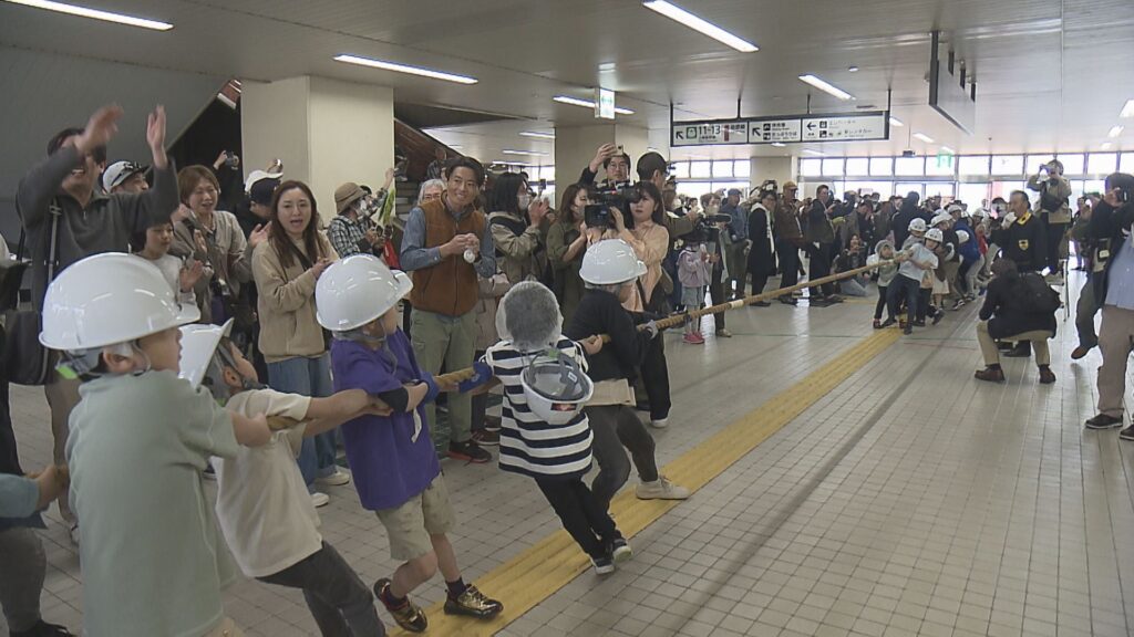 ライバル意識の三条市と燕市 プライドかけ市民が〝綱引き〟で勝負！