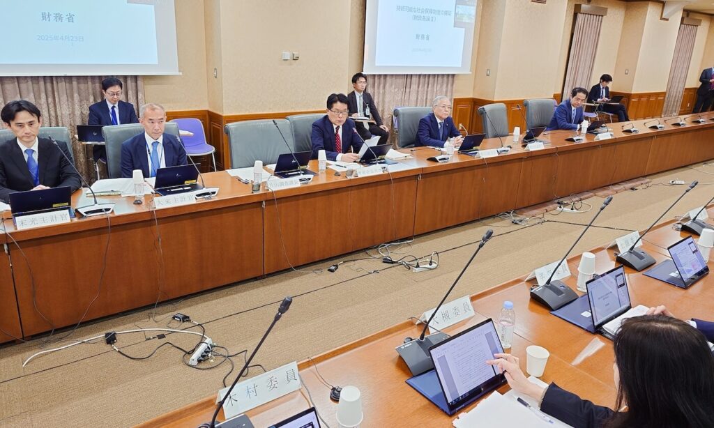 老人ホームへの高額な紹介手数料　財務省「重大な問題」　監督強化を"提言"