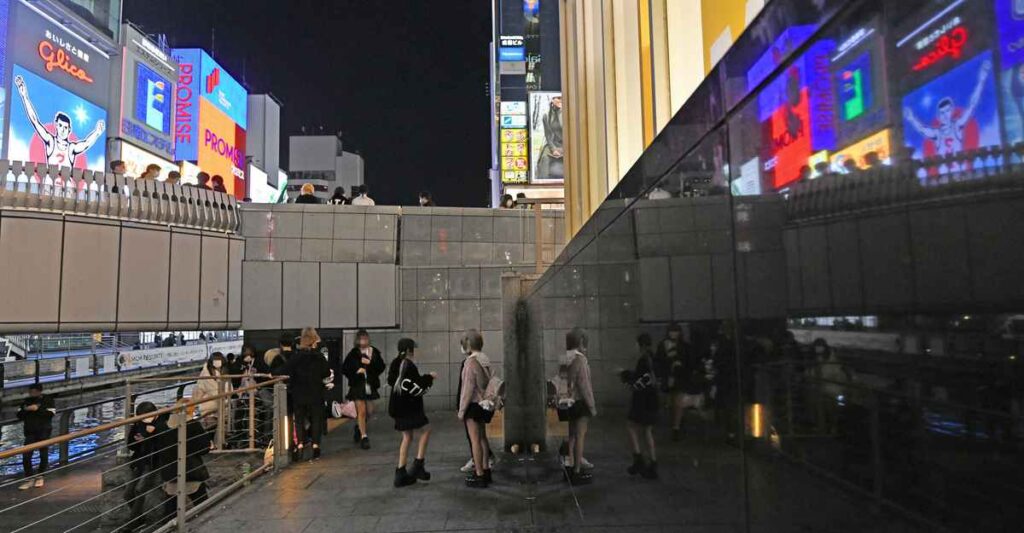 「グリ下」に通う少女を連れ出して売春させた罪で男を起訴