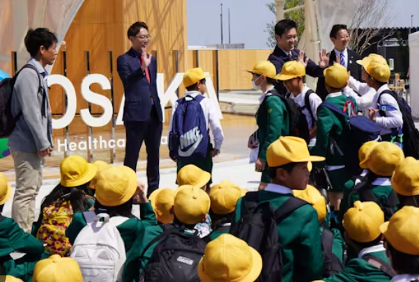 【悲報】大阪万博無料招待の子どもたち、パビリオン一つ見せられた後に強制送還されていた…