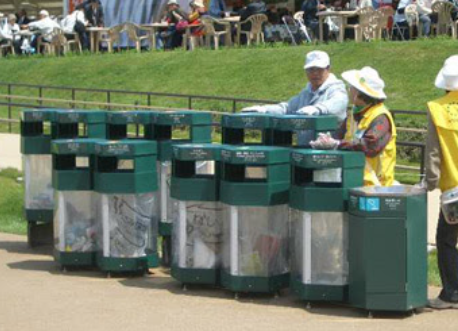 外人→「ゴミ箱ないと散らかすから設置」日本「日本人はゴミを家まで持っていくのでゴミ箱いらず」