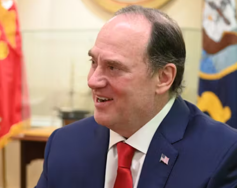 トランプ政権、日本に軍民両用の造船要請へ　米海軍長官