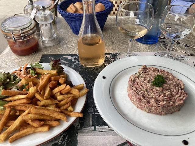 【暮らし】日本人が驚く、フランス家庭の「質素すぎる夕食」。夜は料理を絶対に頑張らない理由