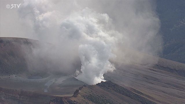 雌阿寒岳“噴火していた”と確認　火山灰が堆積…上空からの調査で明らかに　札幌管区気象台
