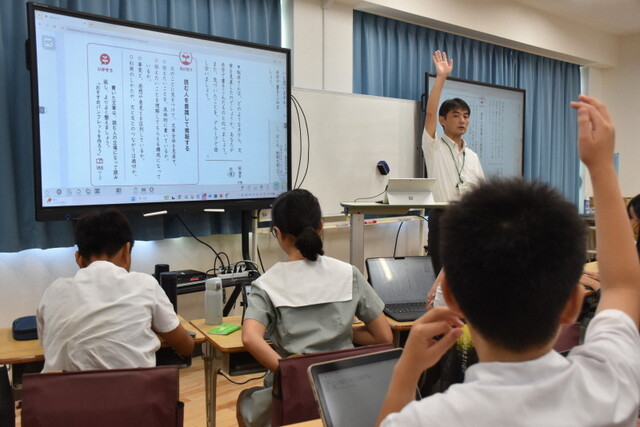 【中央教育審議会】「デジタル教科書」正式導入へ　QRコードも検定対象