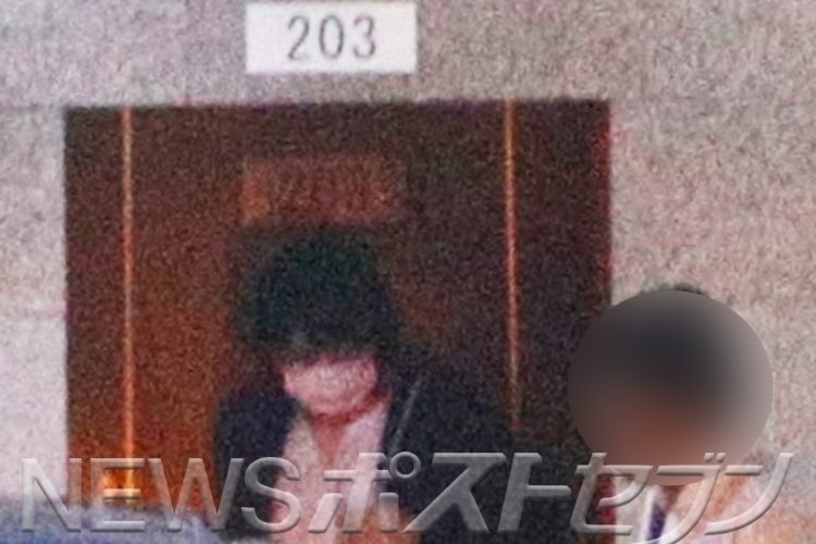 【前橋市長が仕事に関する打ち合わせ していたラブホテル内部は部屋の半分以上がベッド・露天風呂つき】 小川市長 「人目を気にせず話ができるところということで、（X氏から）ホテルはどうかと提案を受けた」