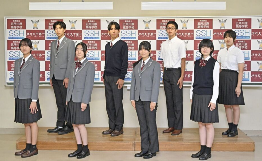 学ラン、セーラー服からブレザーへ　五所川原高（青森県）が1963年採用の制服を一新　来春新入生から